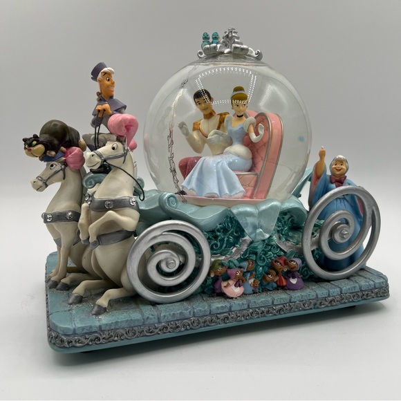 Disney  50th Anniversary Musical Snow Globe Carriage with Cinderella and Prince - Picture 6 of 17